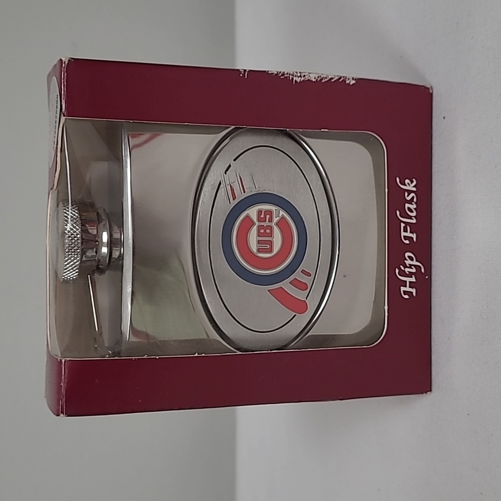 Vintage New in box Chicago Cubs Stainless Steel Hip Flask